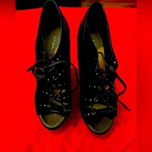 NWOT-Gianni Bini Sz 6.5Black Suede Leather Wedges Heels